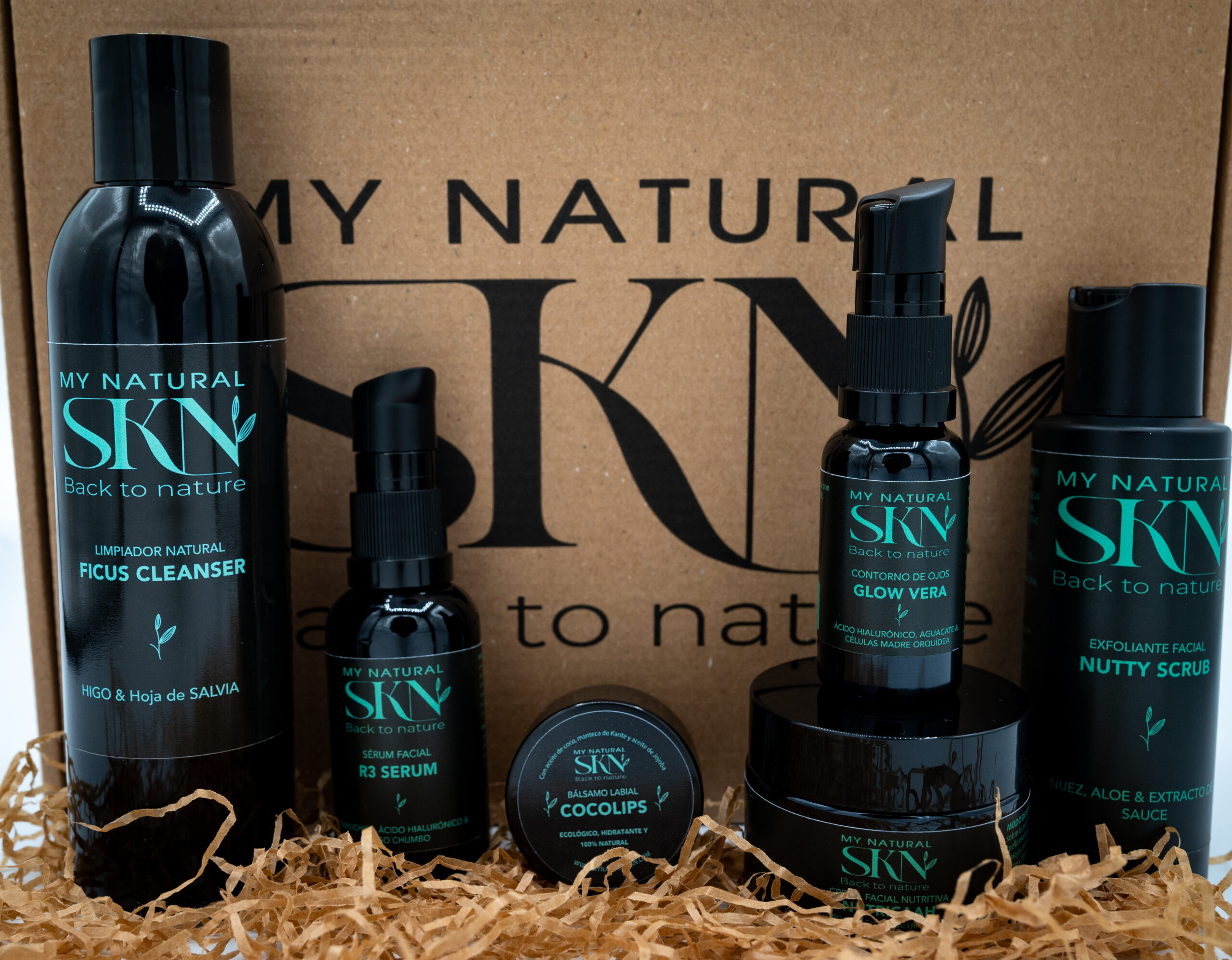 Productos de cosmética ecológica en un entorno natural